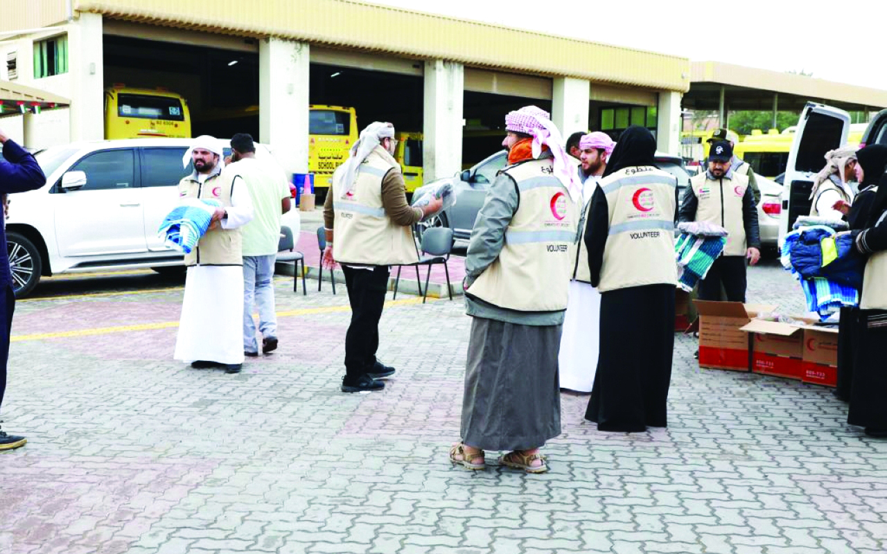 "خلال توزيع المساعدات | وام"
