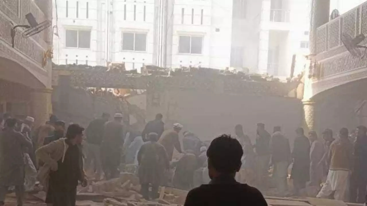 قتلى وجرحى في تفجير مسجد في باكستان