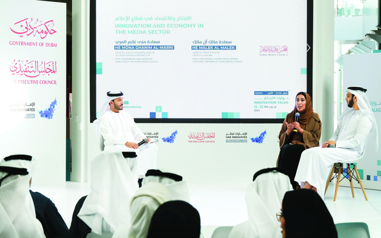 "منى المرّي ومالك آل مالك خلال جلسة حوارية أدارها مروان الحل | البيان"
