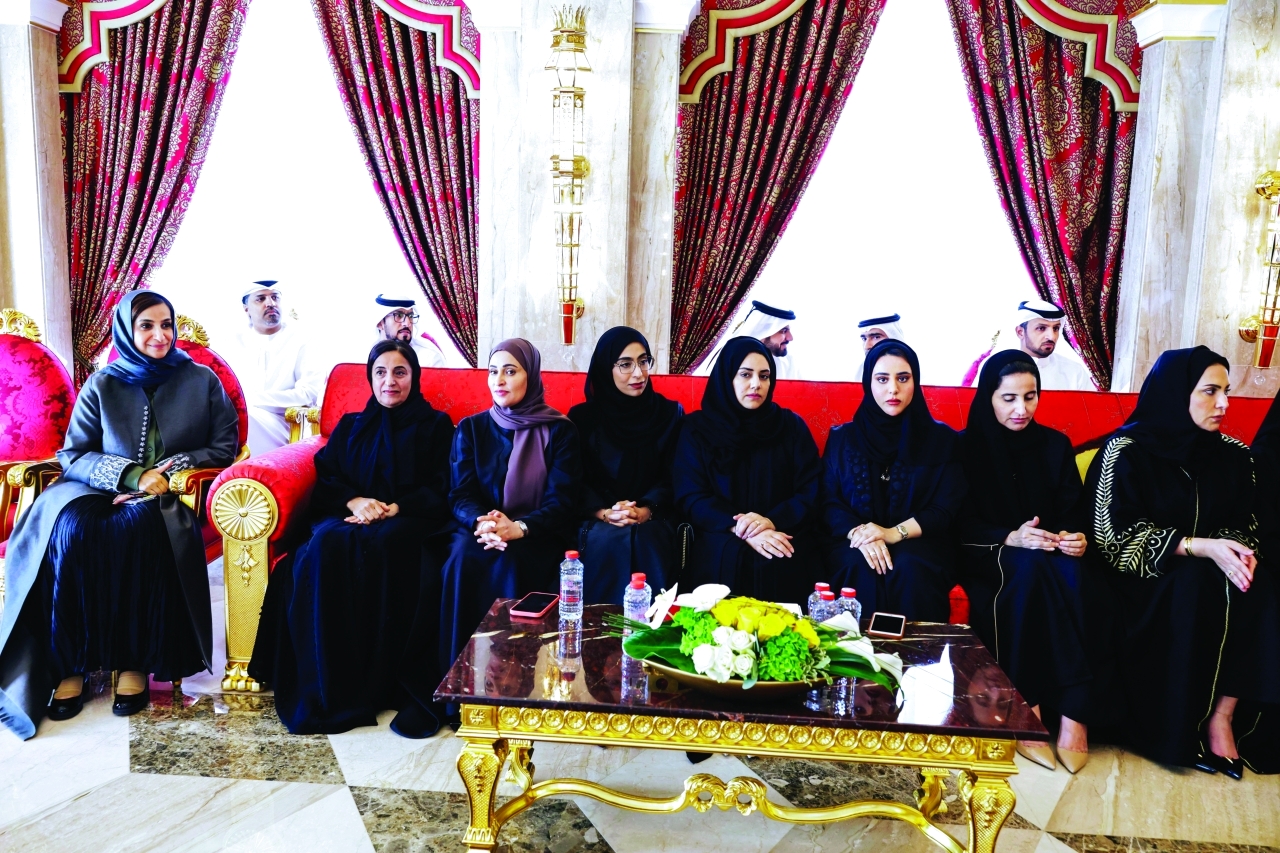 "ميثاء الشامسي وعهود الرومي وجميلة المهيري وعدد من الحضور"