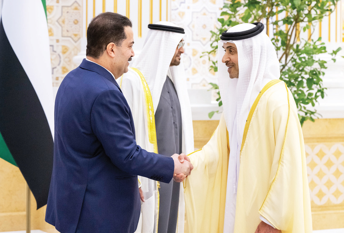 "بحضور محمد بن زايد .. محمد السوداني مصافحاً هزاع بن زايد"