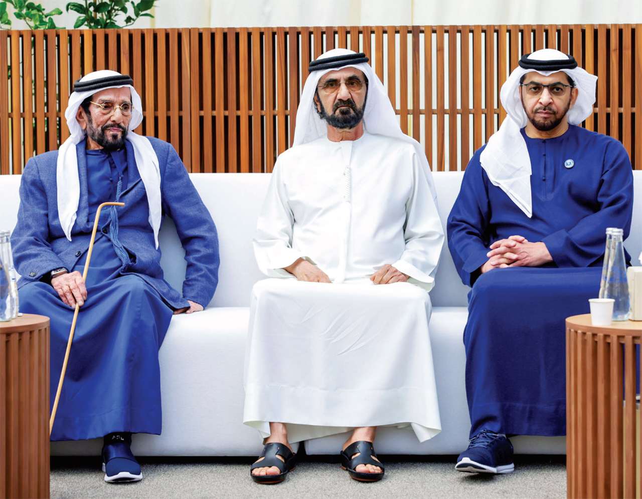 "محمد بن راشد خلال تقديمه واجب العزاء بحضور حمدان بن زايد وطحنون بن محمد | تصوير: خليفة عيسى"