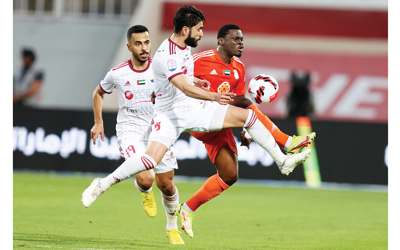 "الشارقه تغلب على عجمان واستعاد القمة | تصوير : سالم خميس"