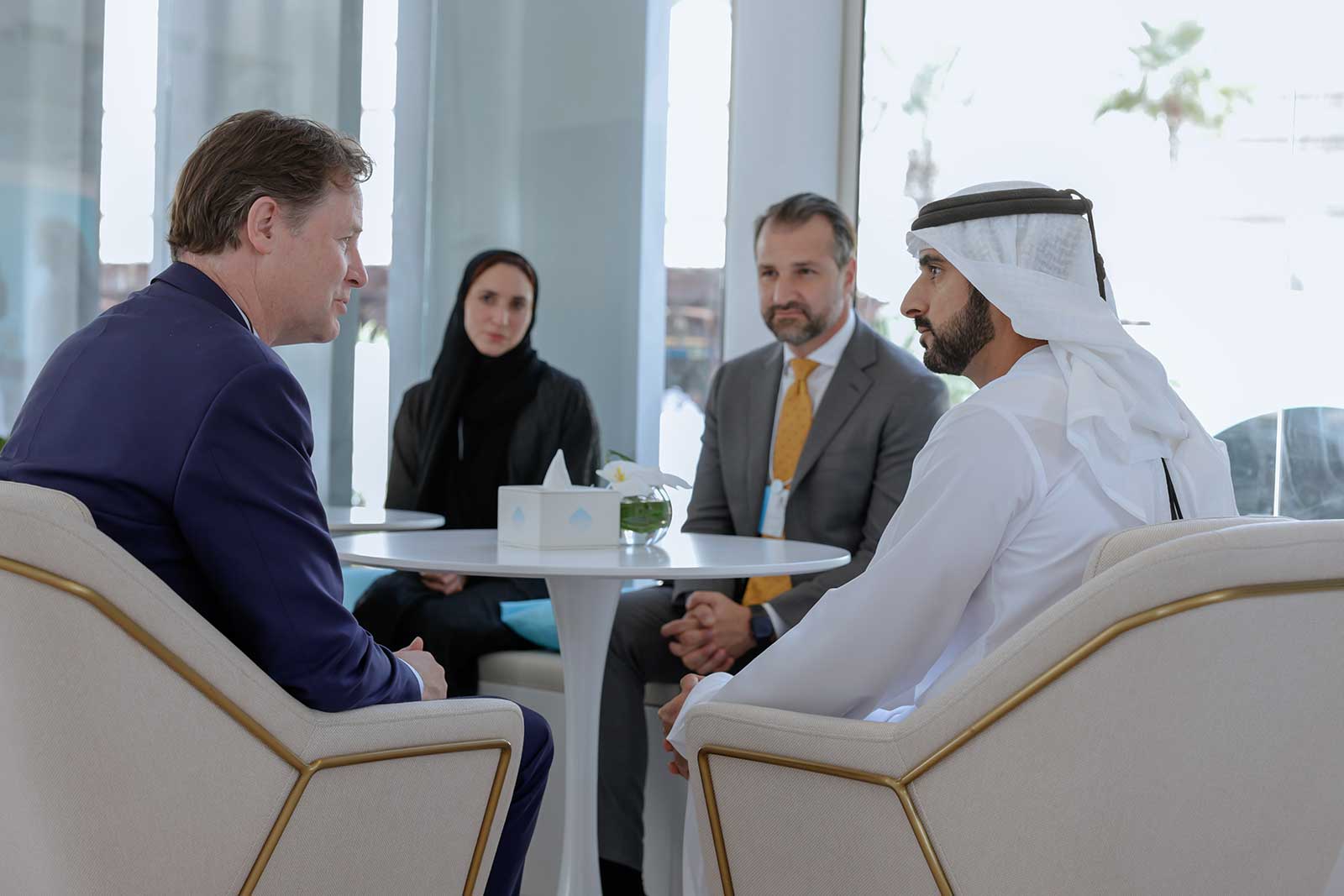 حمدان بن محمد يلتقي رئيس الشؤون العالمية في شركة ميتا
