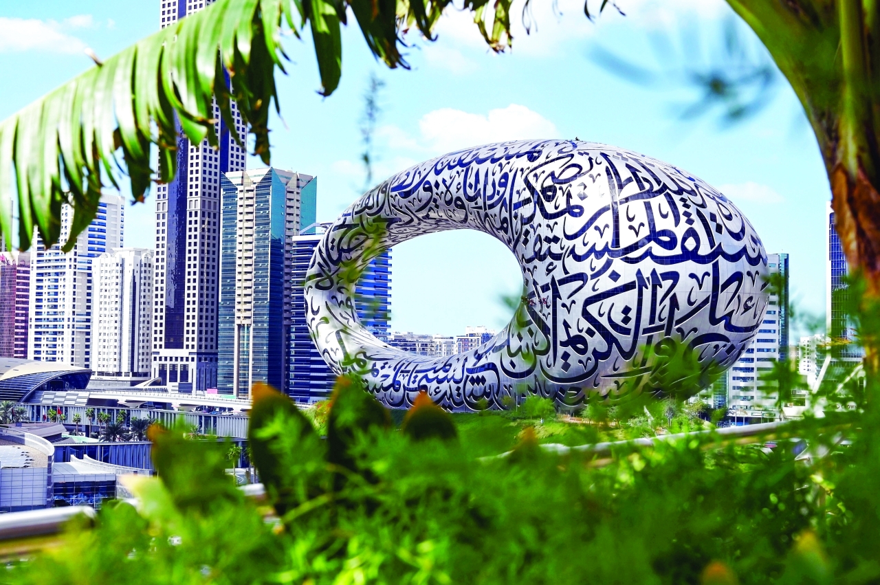 متحف المستقبل يستضيف اليوم النجم إدريس إلبا وزوجته سابرينا