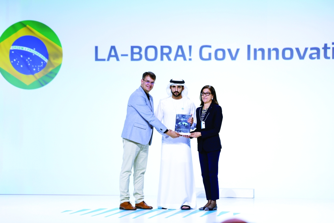 "حمدان بن محمد يكرّم ممثلي مختبر الابتكار البرازيلي | تصوير: خليفة عيسى"