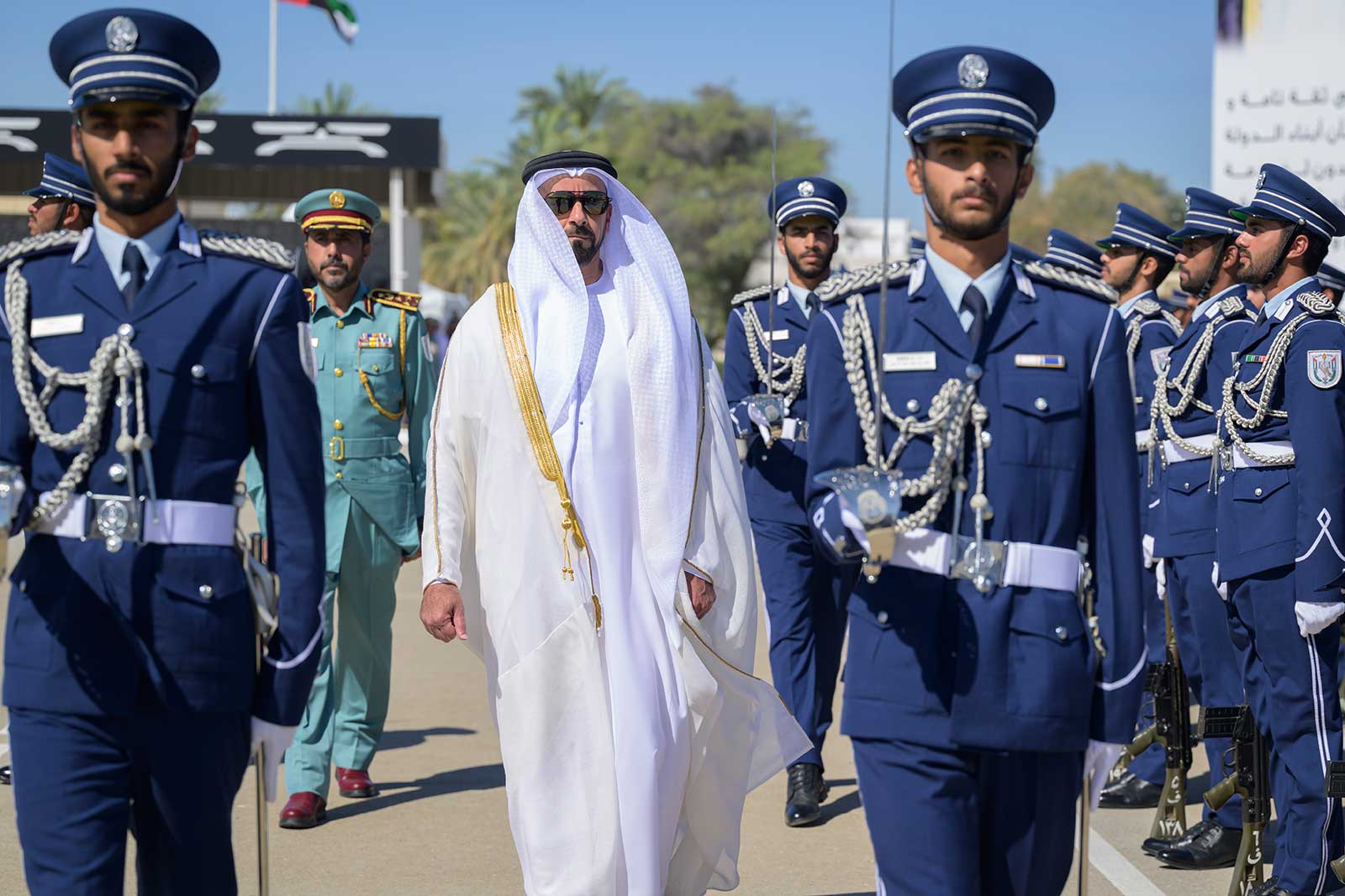 سيف بن زايد يشهد تخريج كلية الشرطة