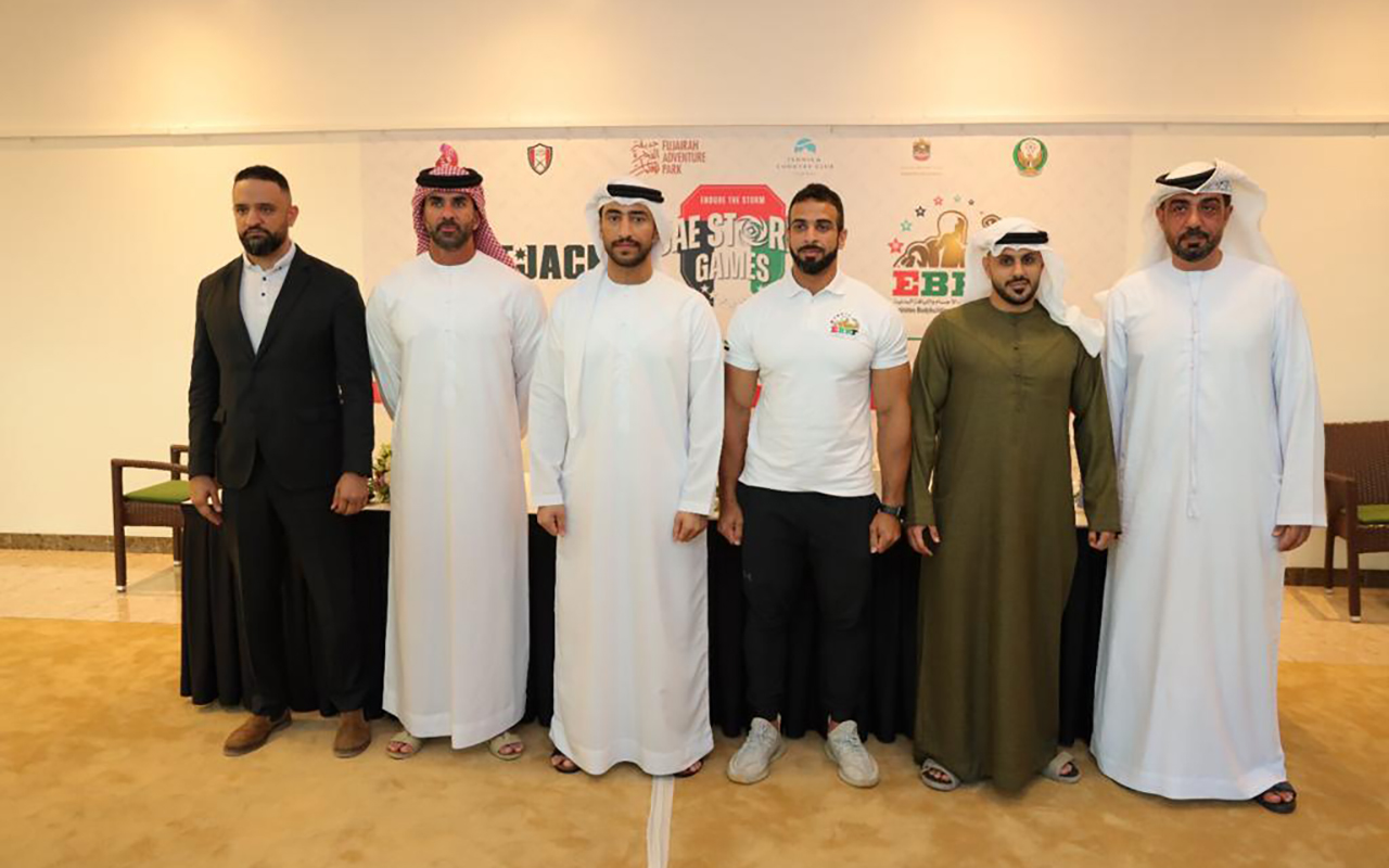 "عبدالله الشرقي يتوسط اللجنة المنظمة| البيان"