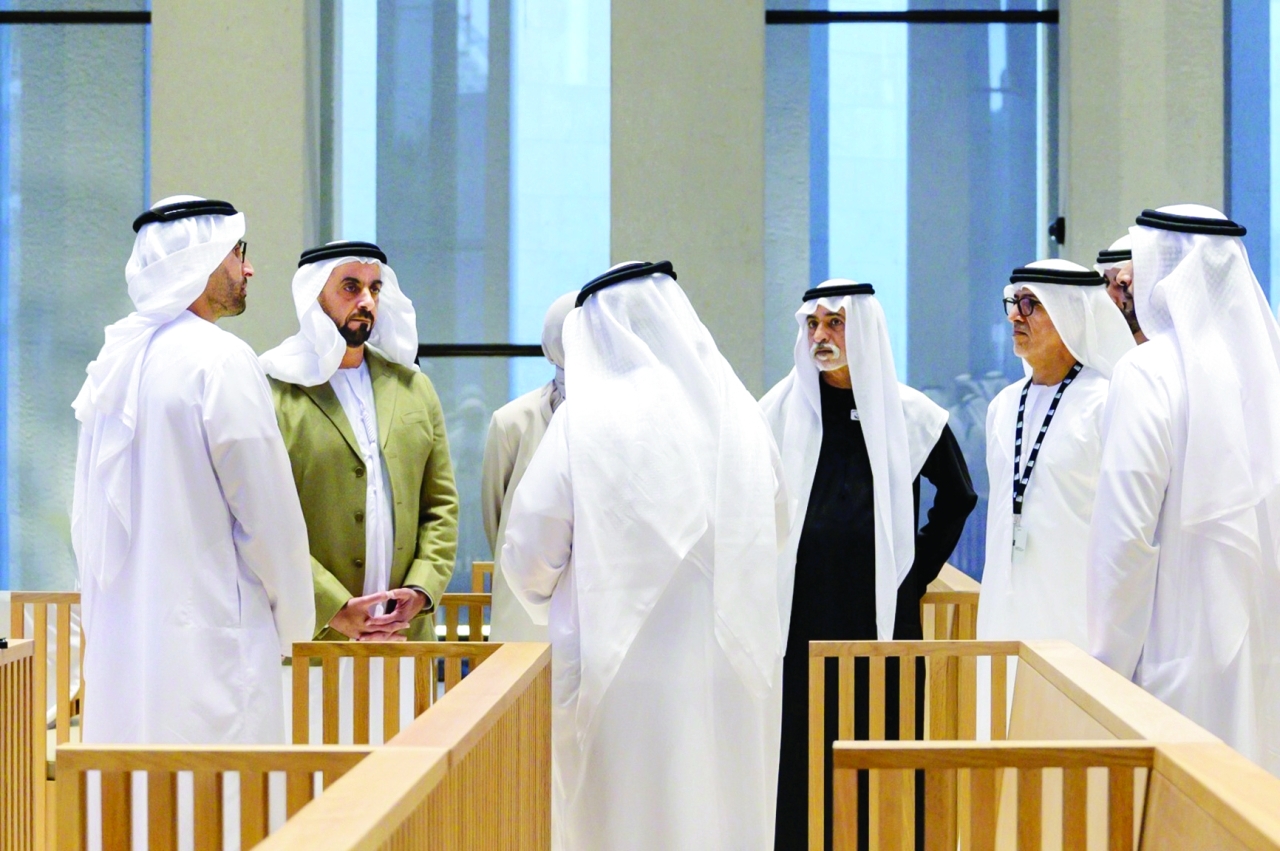 "سيف بن زايد خلال الافتتاح بحضور نهيان بن مبارك والمسؤولين"