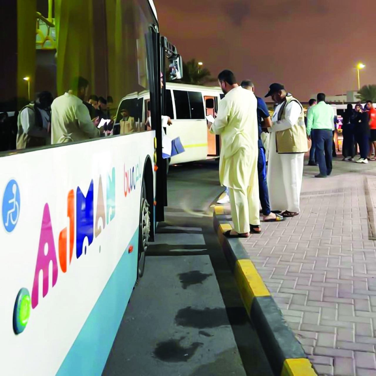 «الهلال الأحمر بعجمان» تتفقد 280 أسرة متأثرة بحريق البرج