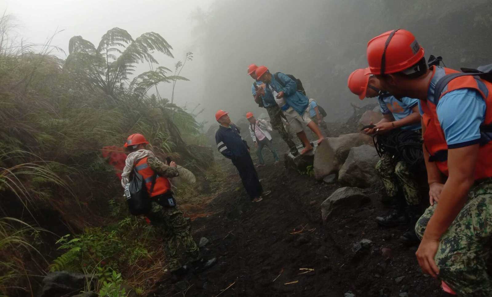 تحطّم طائرة تُقلّ 4 أشخاص قرب بركان في الفلبين
