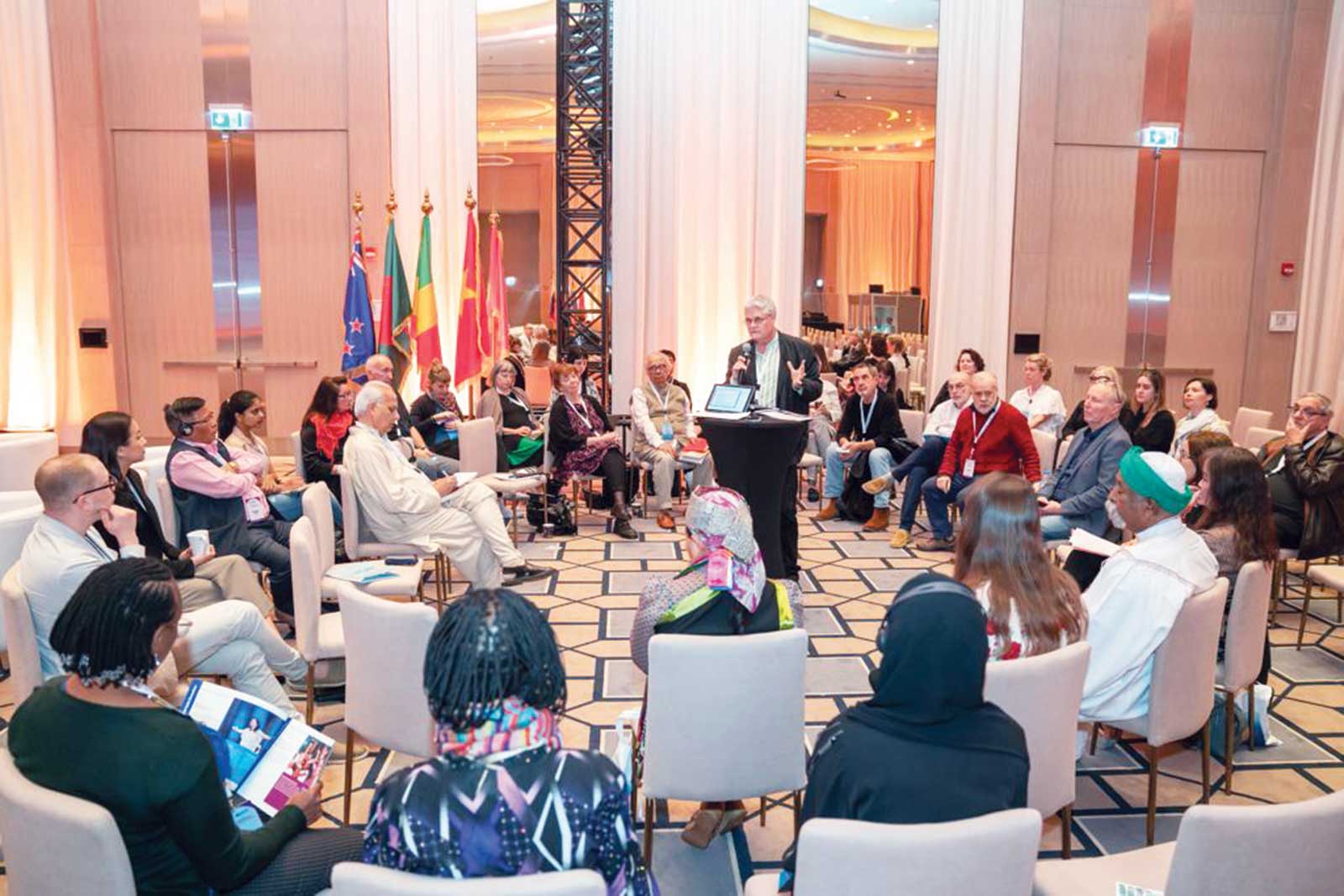 خبراء في «الكونغرس العالمي» يؤكدون أهمية تطوير مناهج وتقنيات المسرح