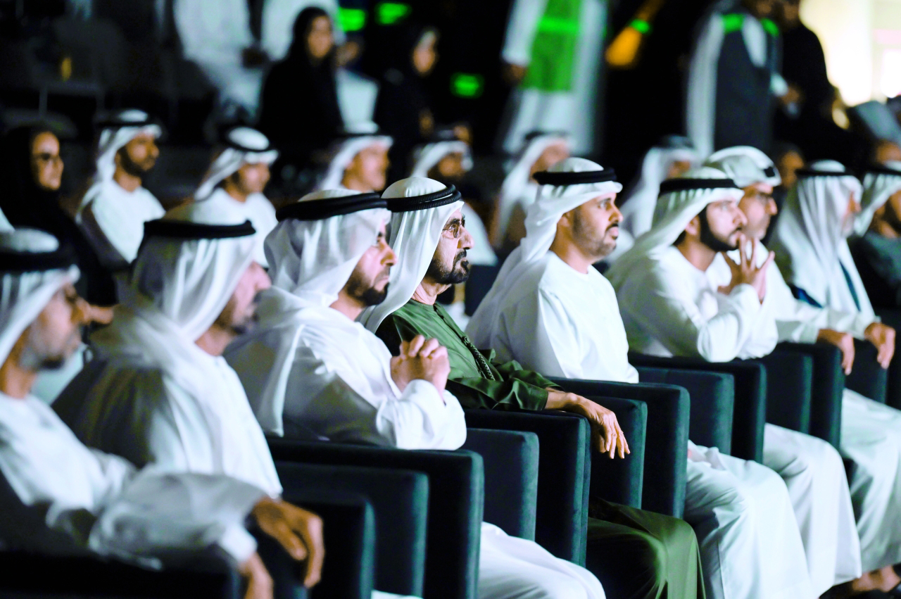 "محمد بن راشد خلال الحفل بحضور حمدان بن محمد وسيف وحامد بن زايد وذياب بن محمد بن زايد وأحمد بن سعيد وسهيل المزروعي"