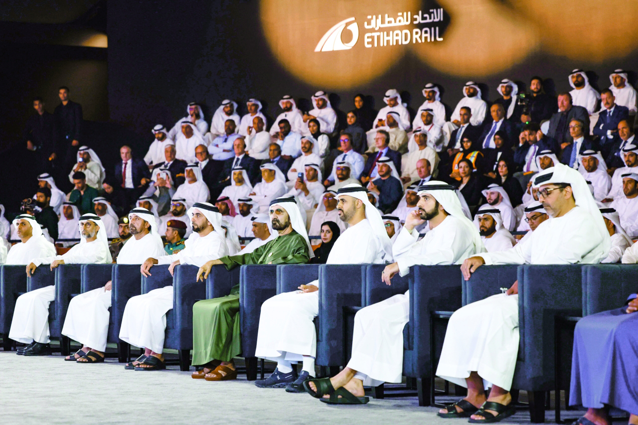 "محمد بن راشد خلال الحفل بحضور حمدان بن محمد وسيف وحامد بن زايد وذياب بن محمد بن زايد وأحمد بن سعيد وسهيل المزروعي"