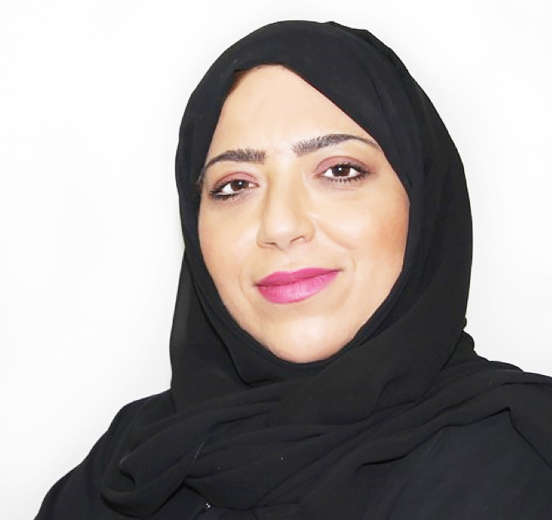 "منى السويدي"