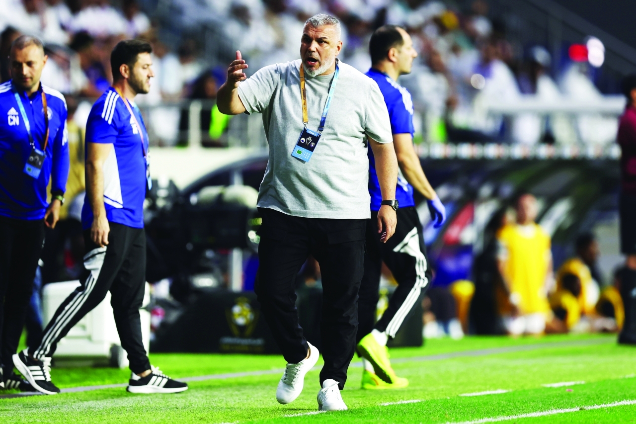 "مدرب الشارقة كوزمين تعامل مع ظروف المباراة بشكل متميز"