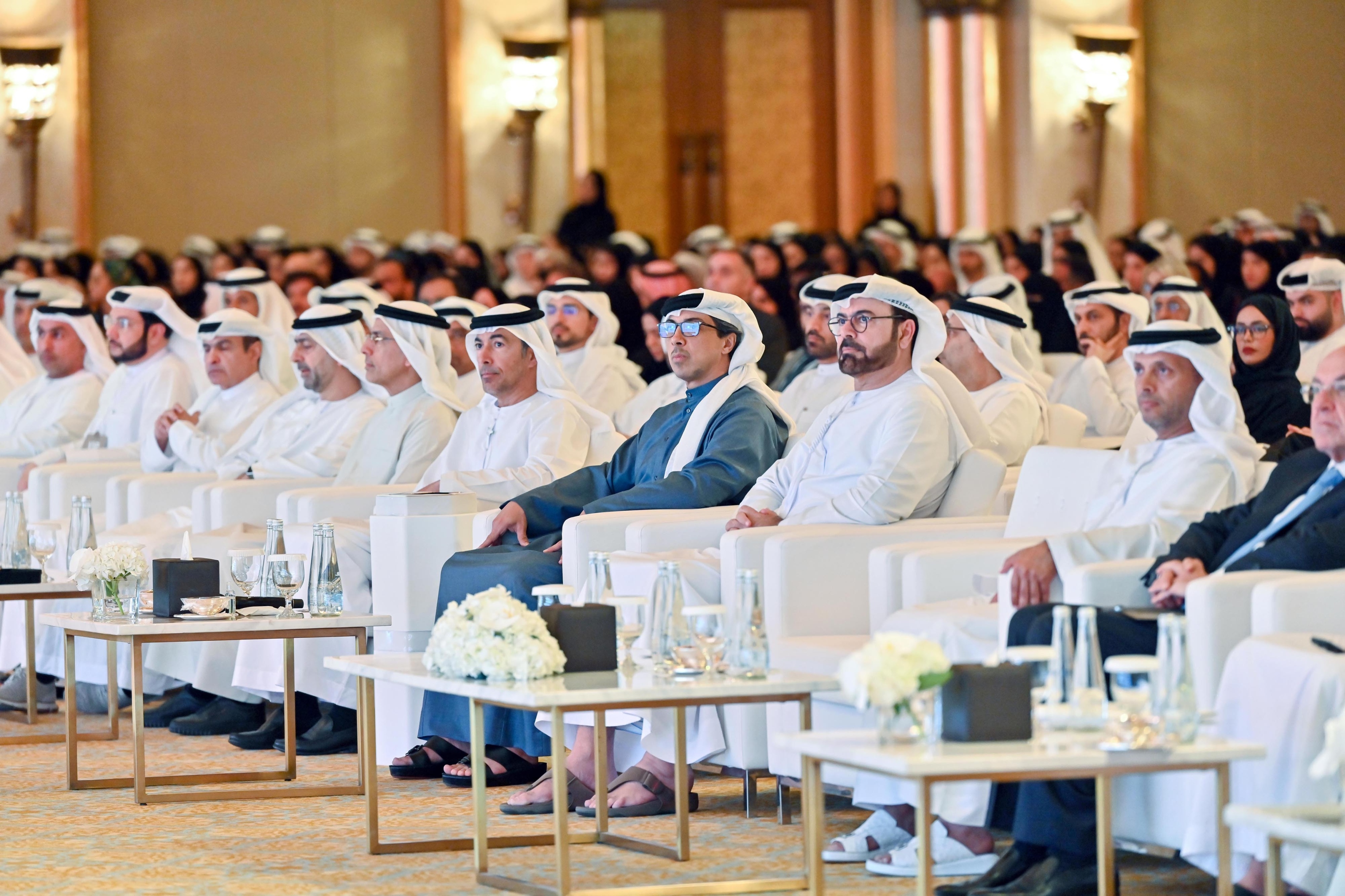 منصور بن زايد يشهد إطلاق استراتيجية معهد "الإمارات المالي" وهويته الجديدة