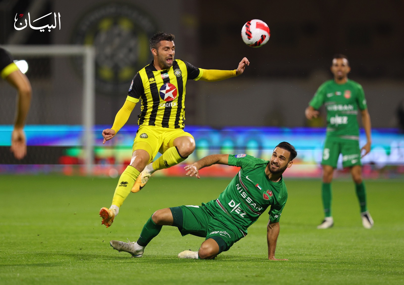 شباب الأهلي يصطاد النمور ويرفض التنازل عن الصدارة