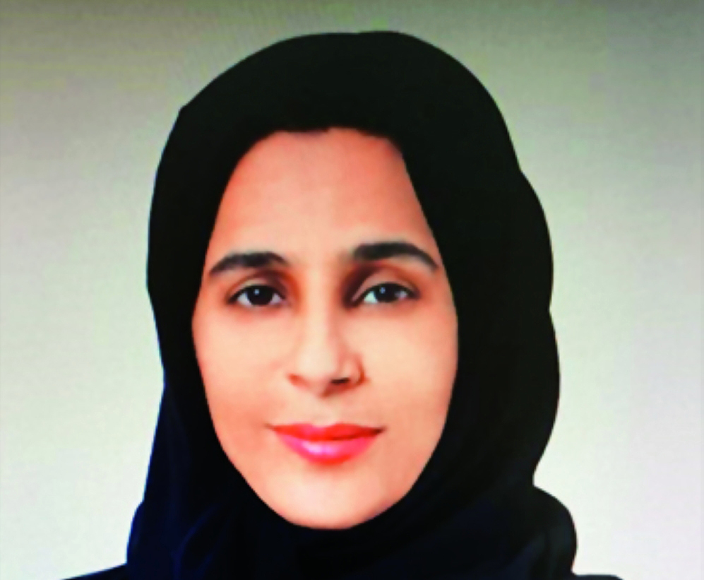 "موزة العامري"