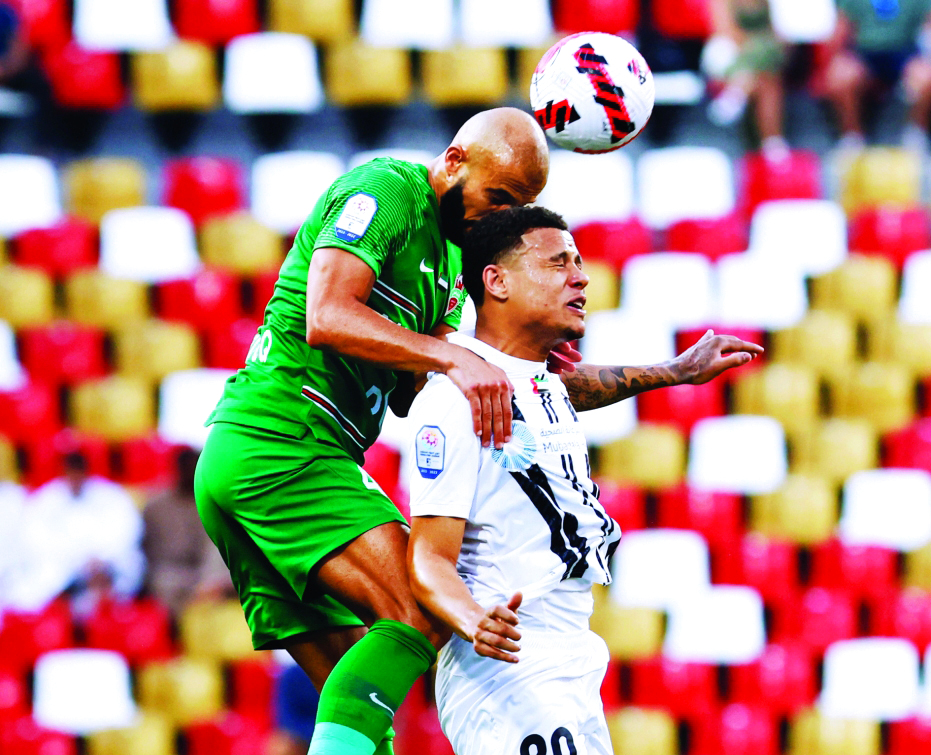 "شباب الأهلي نجح في العبور من الجزيرة وتصدّر الدوري مجدداً | تصوير: سيف الكعبي"