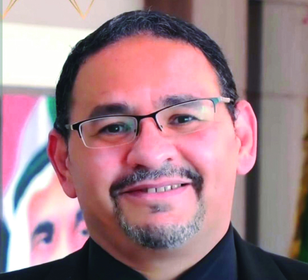 "أيمن النقيب"