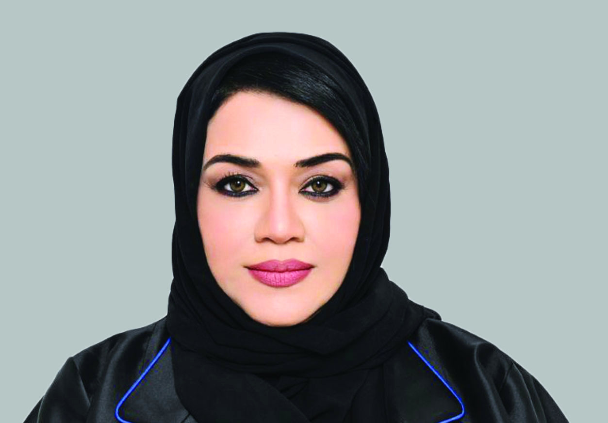 "موزة الشومي"