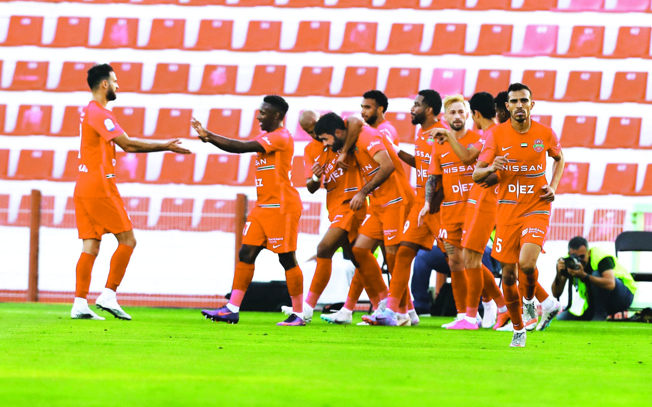 "فرحة لاعبي شباب الأهلي بالاستمرار في القمة | تصوير: غلام كاركر"