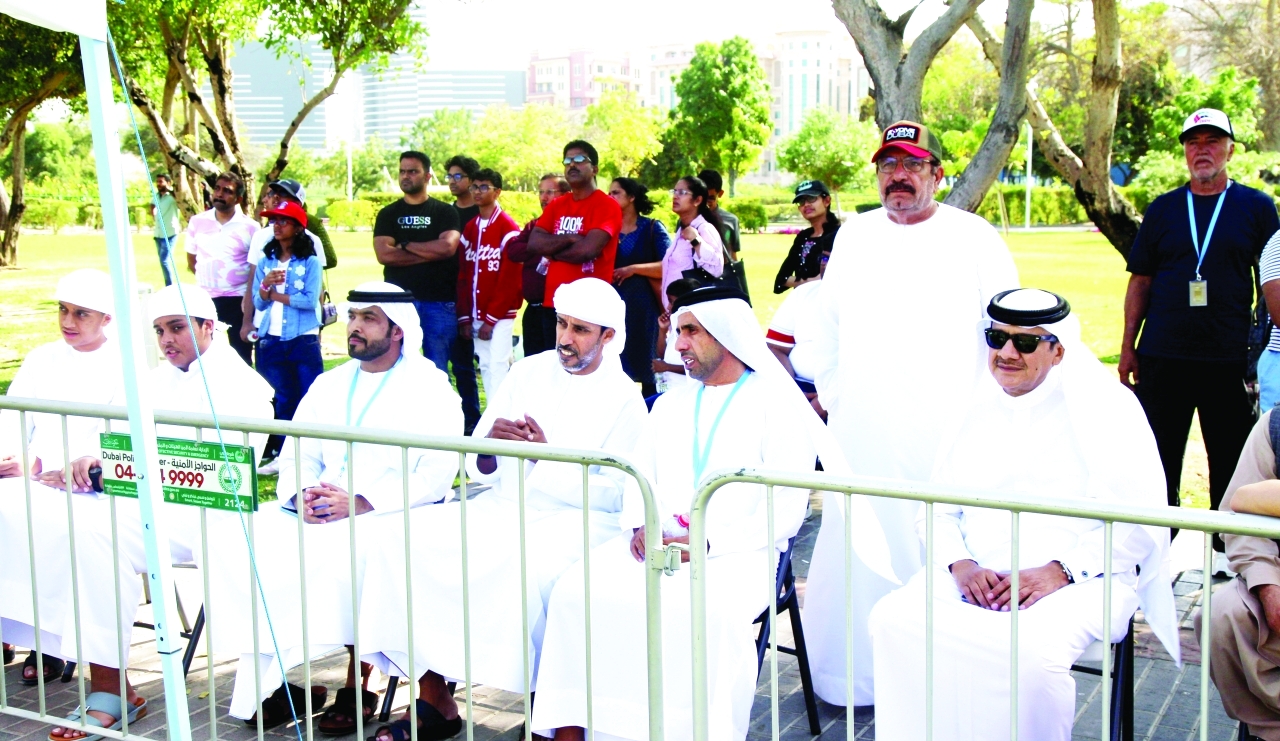 "نصر النيادي والحضور خلال متابعة المنافسات | البيان"