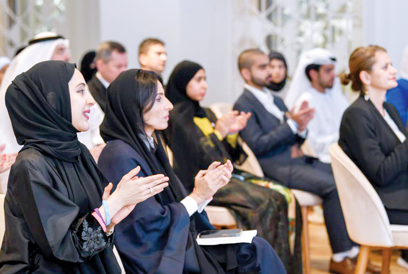 "شما المزروعي ورزان المبارك خلال الإعلان عن تعيين السفراء|من المصدر"