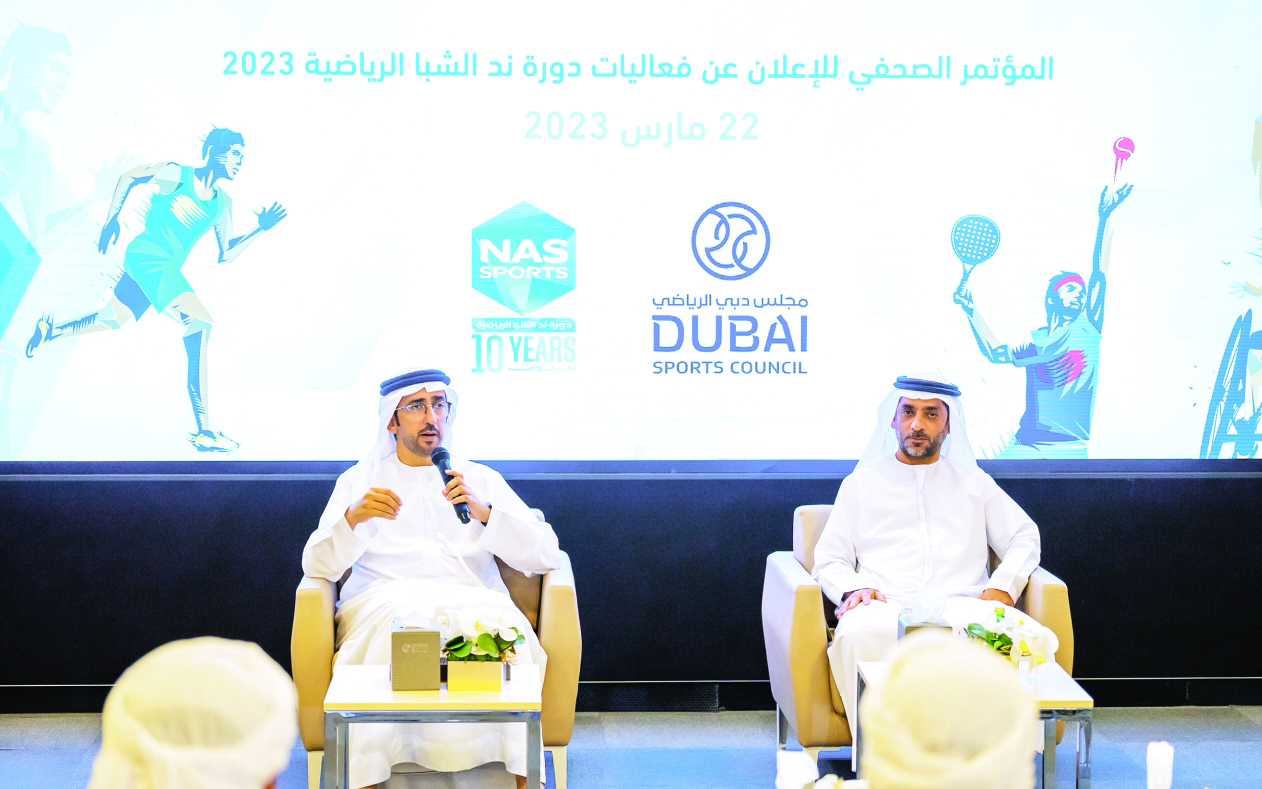 "حسن المزروعي متحدثاً خلال مراسم القرعة بحضور عادل البناي | البيان"