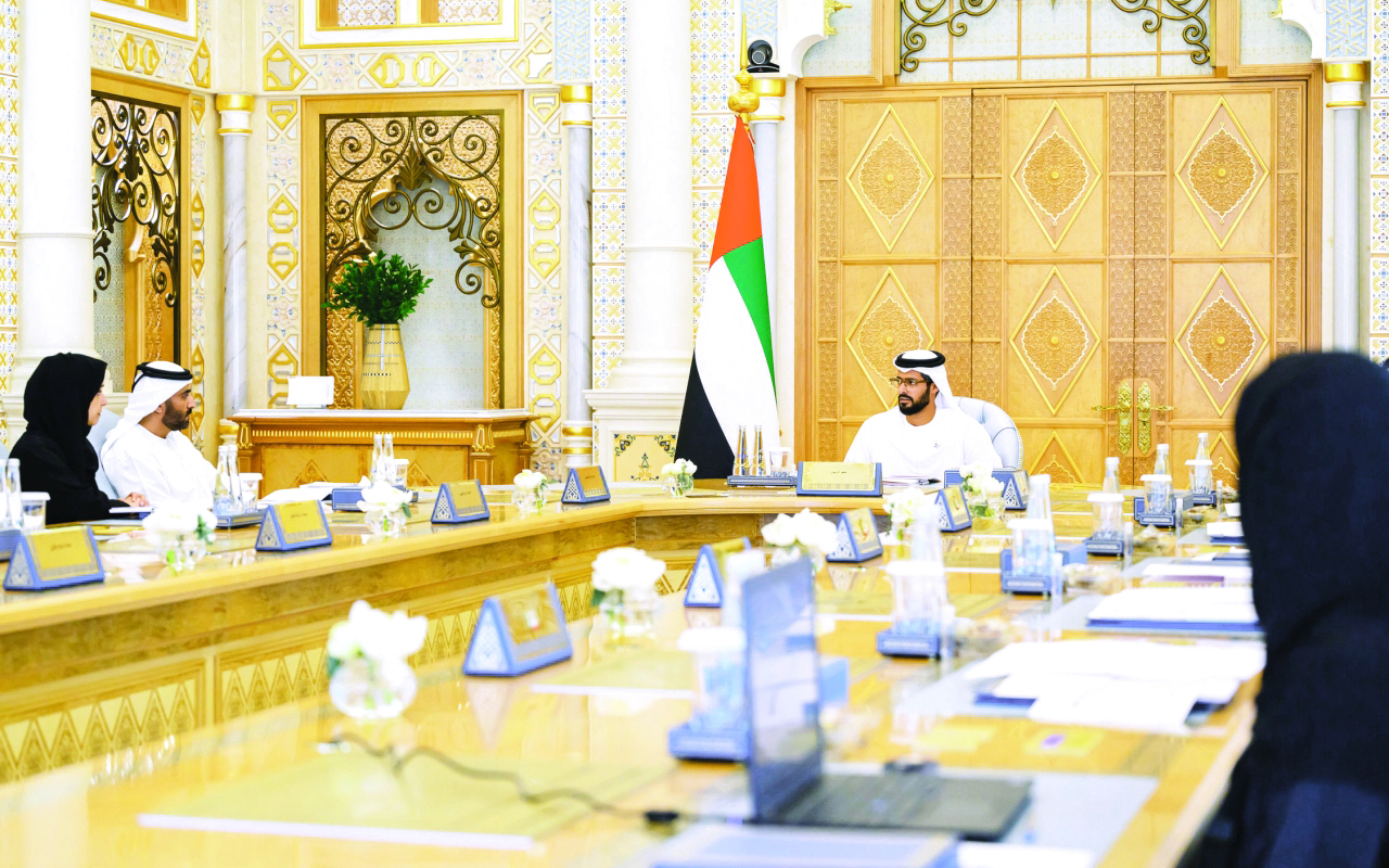"زايد بن حمدان بن زايد مترئساً الاجتماع | وام"
