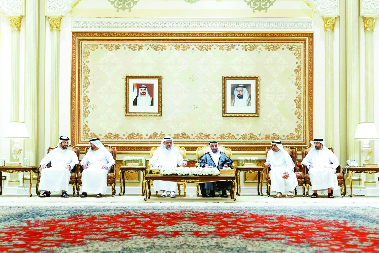 "سلطان القاسمي خلال استقبال المهنئين بحضور سلطان بن محمد بن سلطان وعبدالله بن سالم وسلطان بن أحمد | وام"