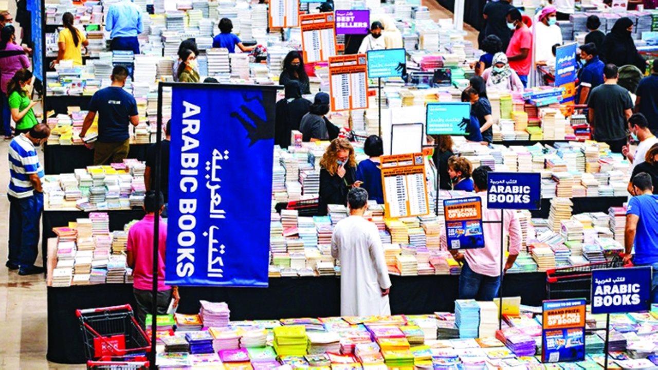 "المعرض يستقبل القراء ويسوق الكتب بحسومات كبيرة | أرشيفية"
