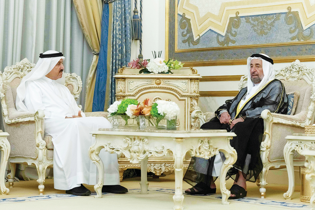 "حاكم الشارقة يتلقى التهنئة من صقر غباش"
