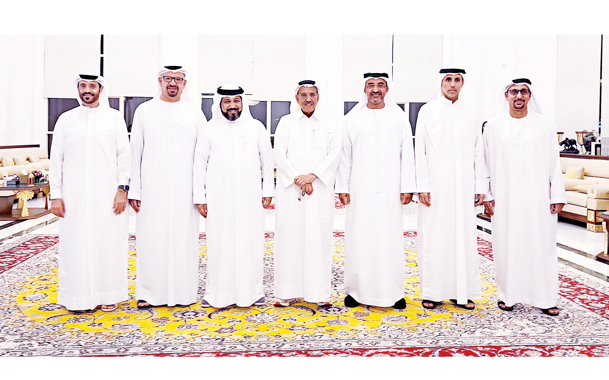 "خلف الحبتور خلال استقباله مجلس إدارة اتحاد الهوكي | البيان"