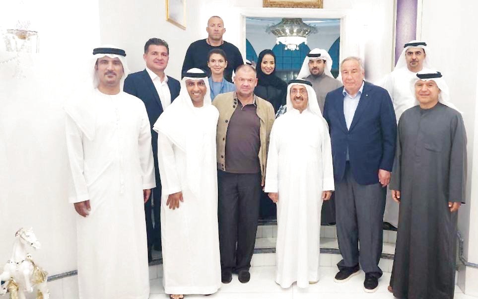 "حشر بن مكتوم يتوسط الضيوف | البيان"
