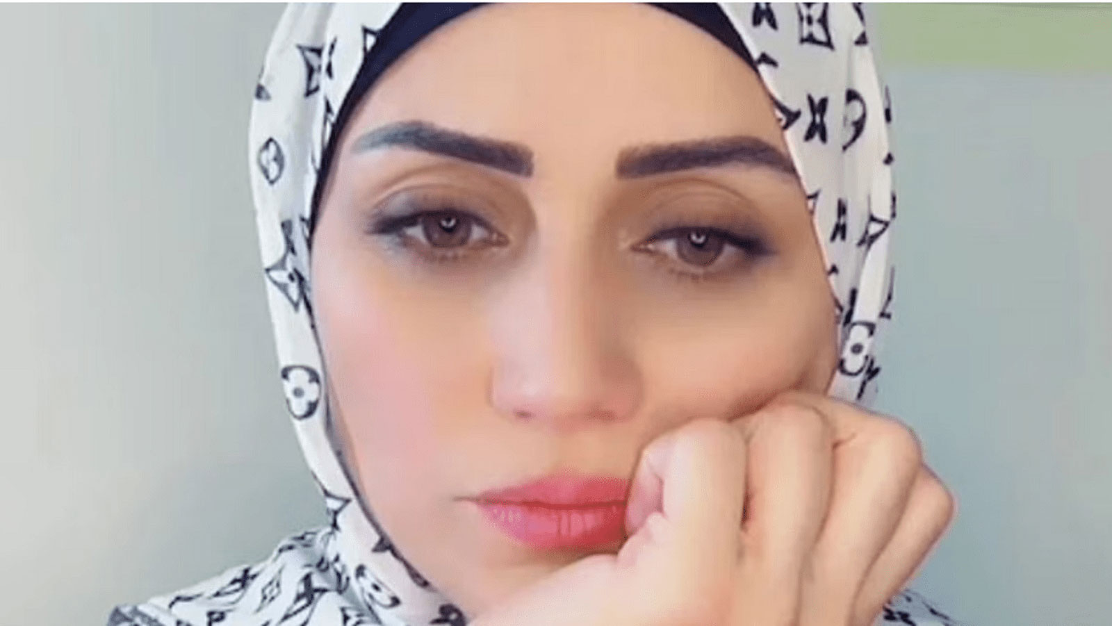فنانة سورية شهيرة تعتزل التمثيل وترتدي الحجاب