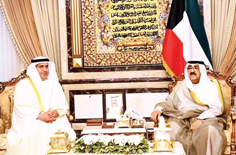 "مشعل الصباح خلال استقباله مطر النيادي | وام"