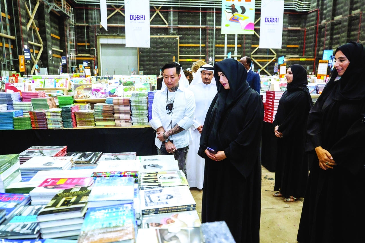 "سموها تتفقد أحد الأجنحة"