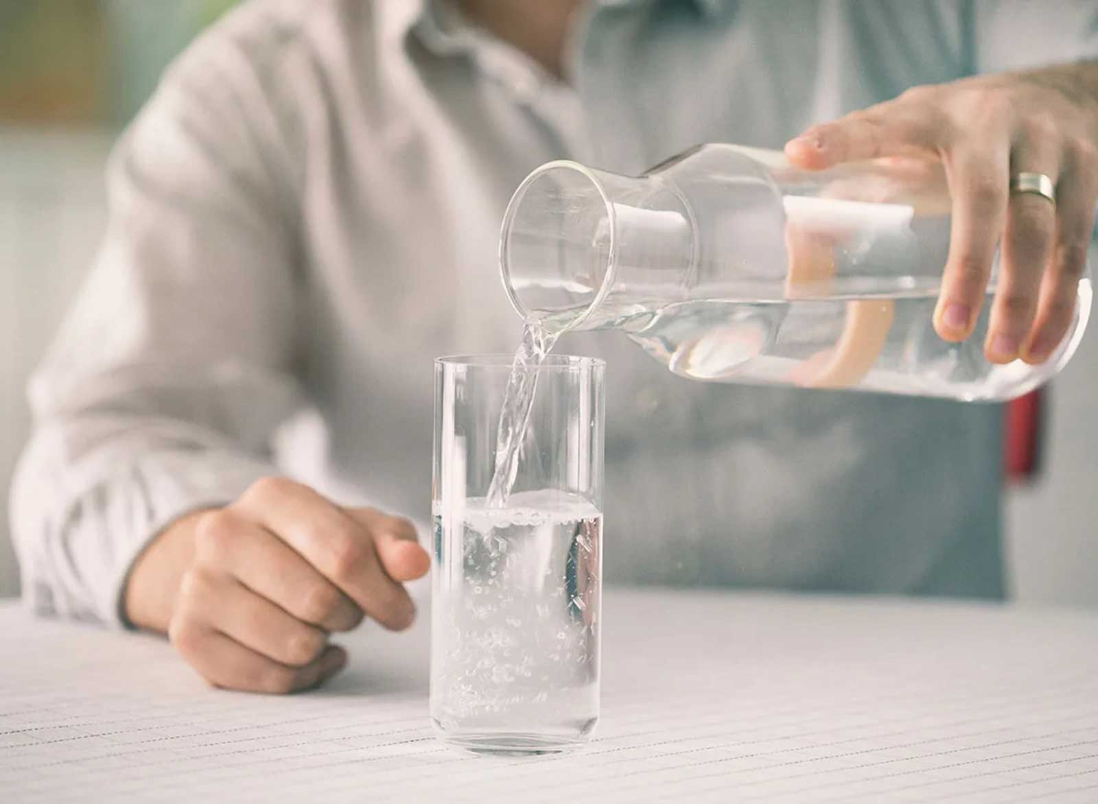 7 أضرار للإفراط في شرب الماء قبل الفجر