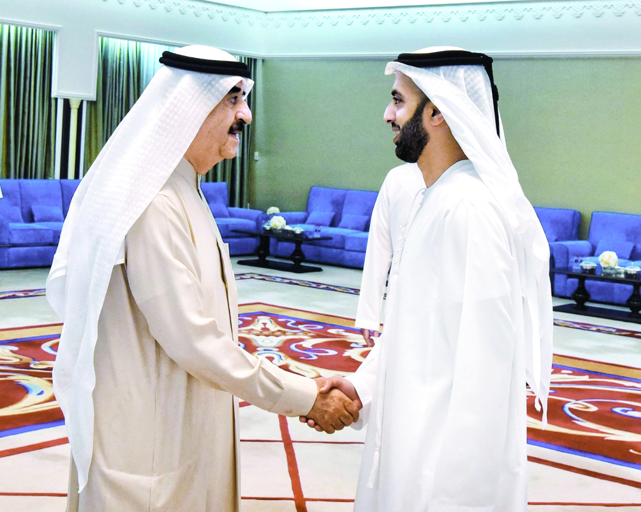 "سعود المعلا مصافحاً محمد بن سعود"