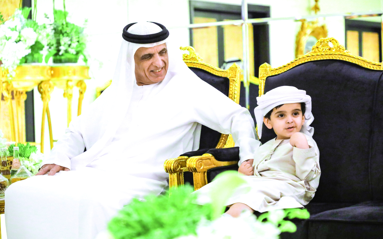 "حاكم رأس الخيمة خلال الاستقبال"