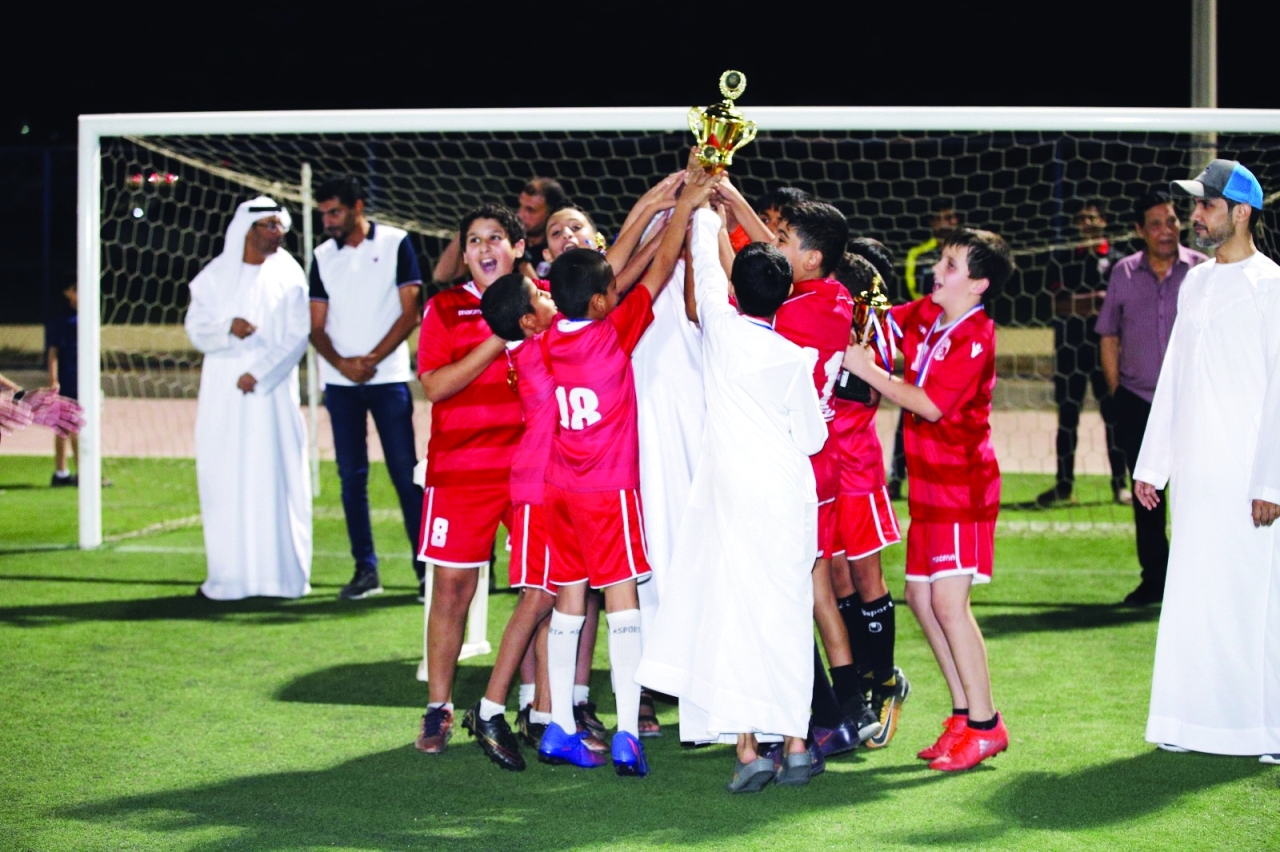 "فرحة فريق الصقور بعد التتويج | البيان"