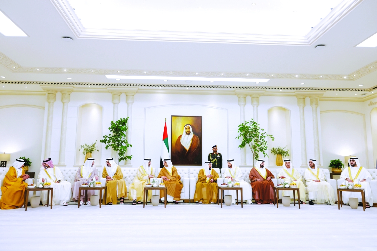 "منصور بن زايد وخالد بن محمد بن زايد وحمدان بن محمد وهزاع بن زايد وسلطان بن محمد بن سلطان وعمار النعيمي ومحمد الشرقي وراشد المعلا ومحمد بن سعود وحمدان بن زايد وطحنون بن محمد | تصوير: خليفة عيسى ووام"