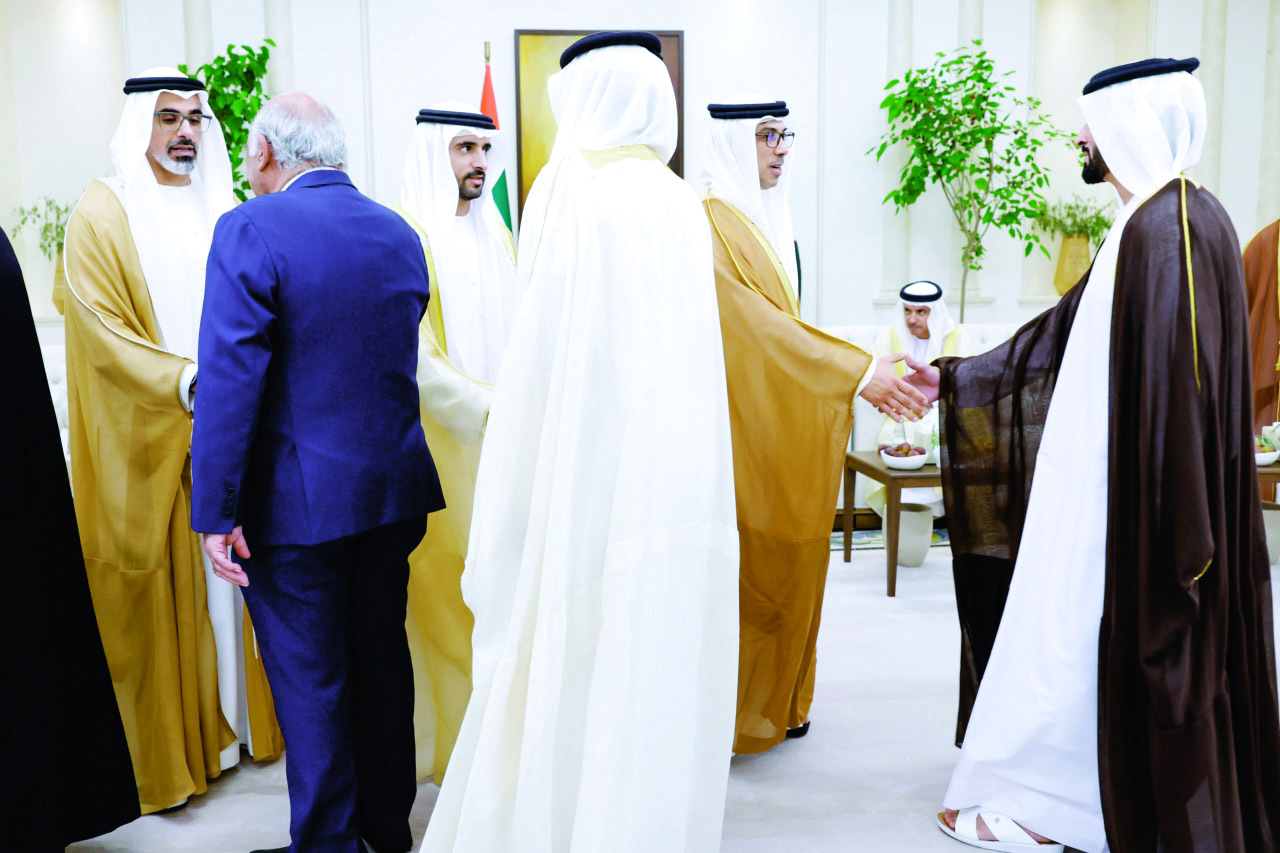 "منصور بن زايد وخالد بن محمد بن زايد وحمدان بن محمد وهزاع بن زايد خلال الاستقبال"