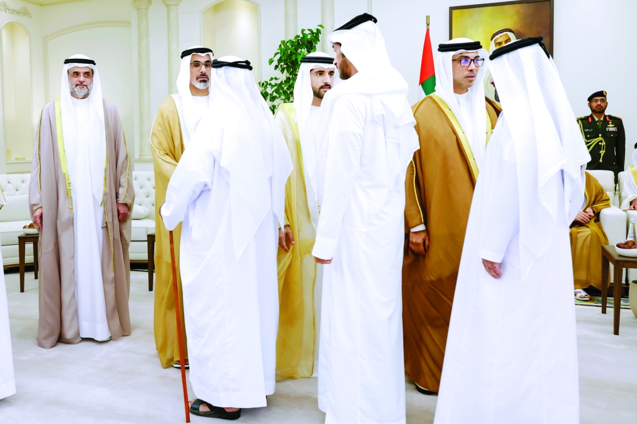 "منصور بن زايد وخالد بن محمد بن زايد وحمدان بن محمد وسلطان بن محمد بن سلطان خلال الاستقبال"