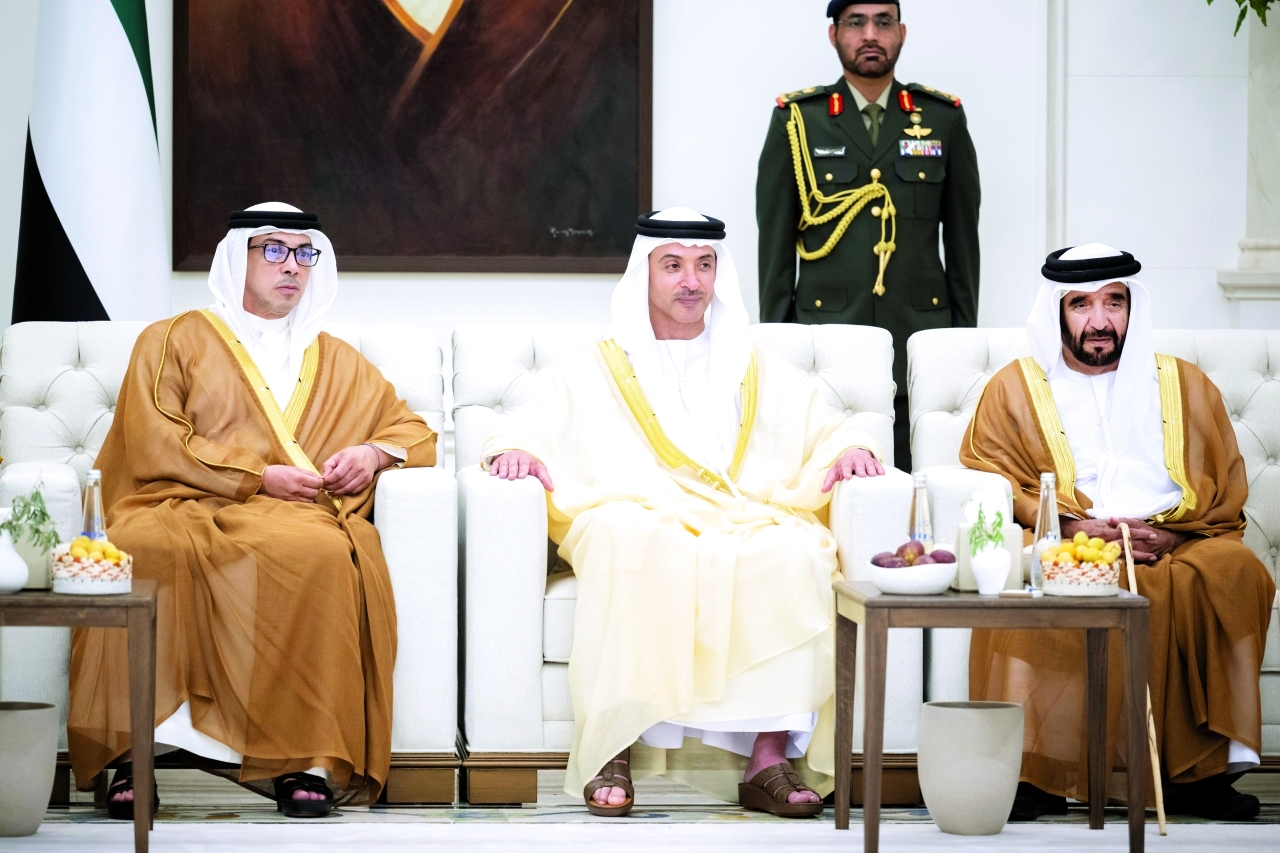 "منصور وهزاع بن زايد وسرور بن محمد"