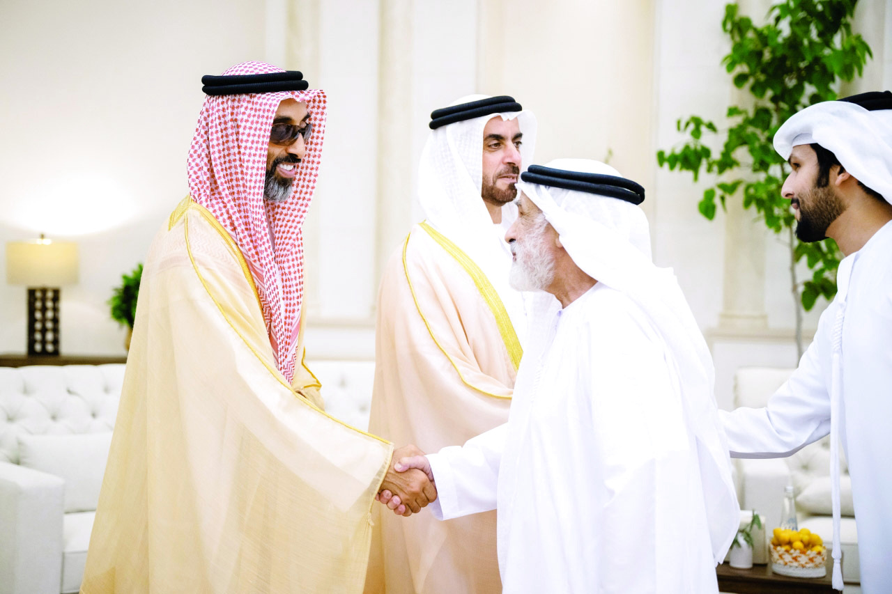 "طحنون وسيف بن زايد خلال استقبال المهنئين بالعيد"