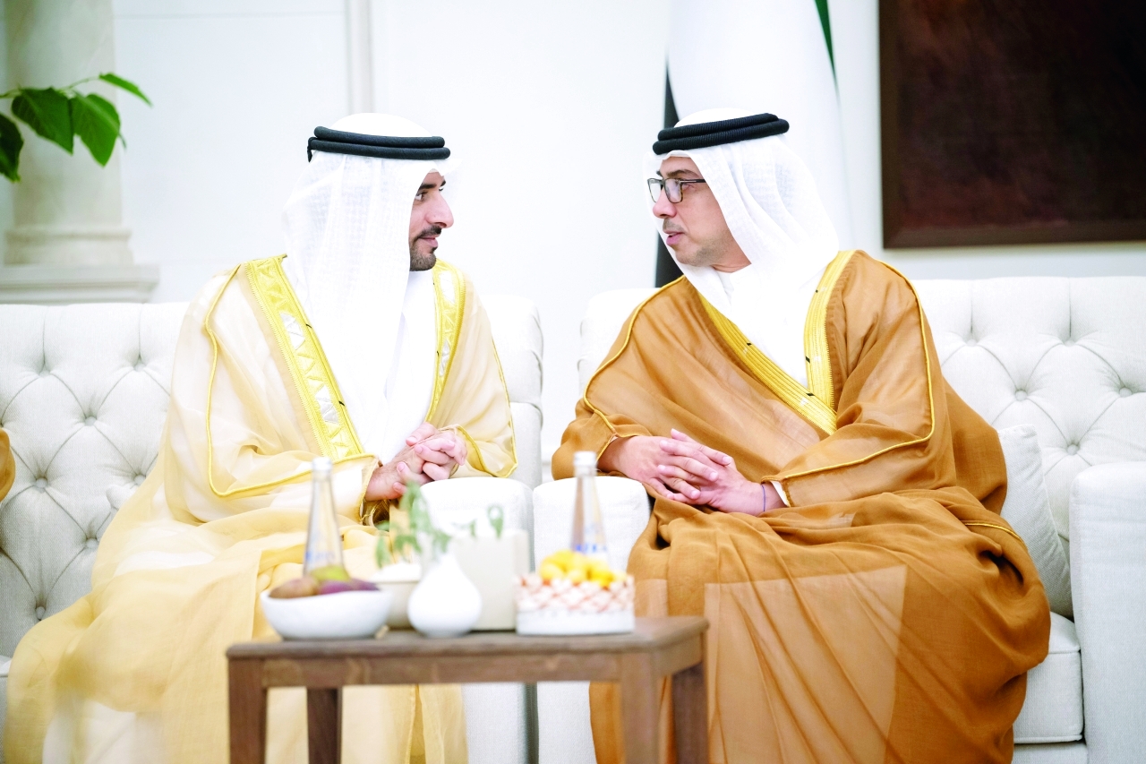 "منصور بن زايد في حديث مع حمدان بن محمد"