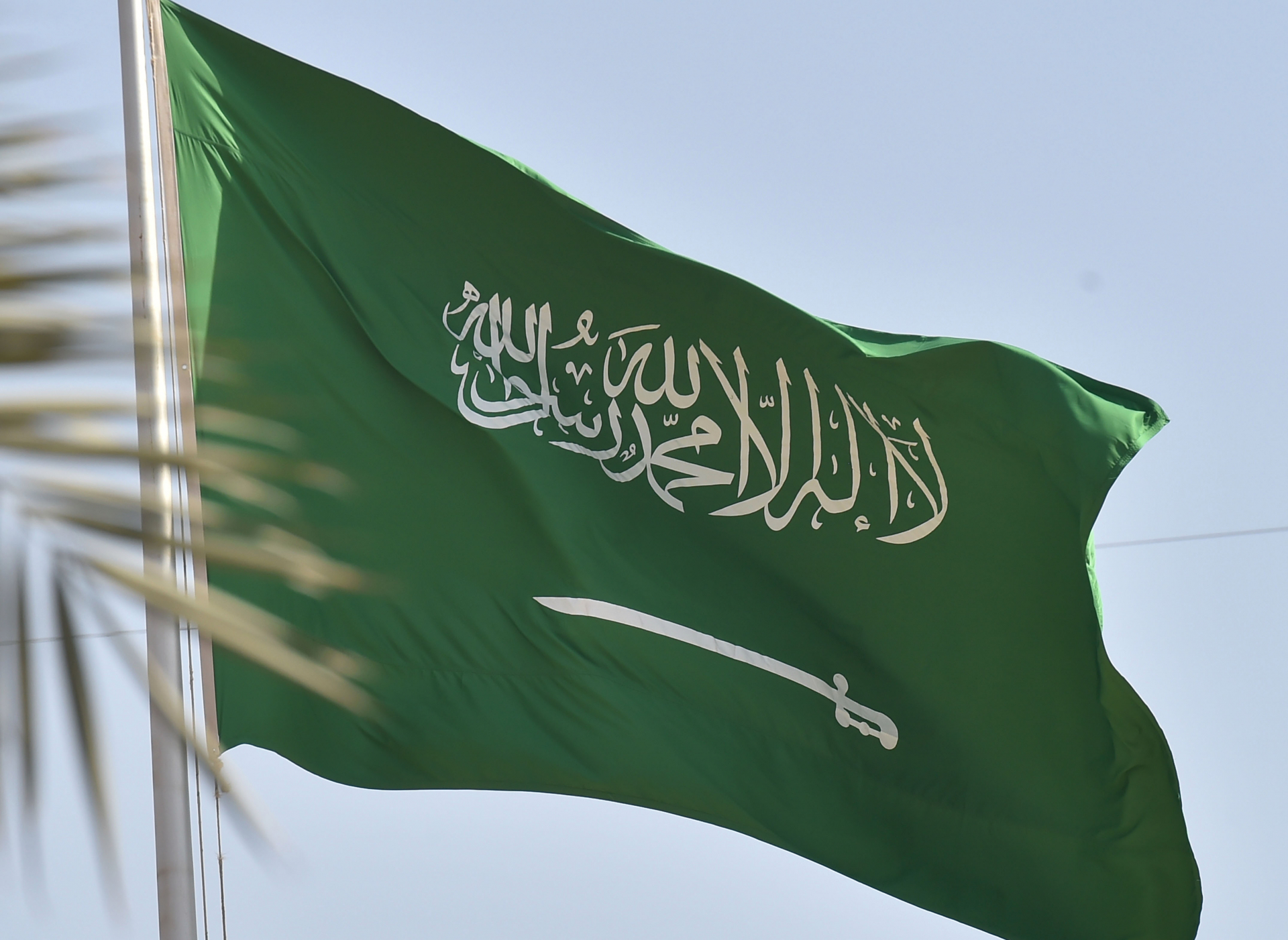 السعودية تبدأ ترتيب إجلاء مواطنيها من السودان